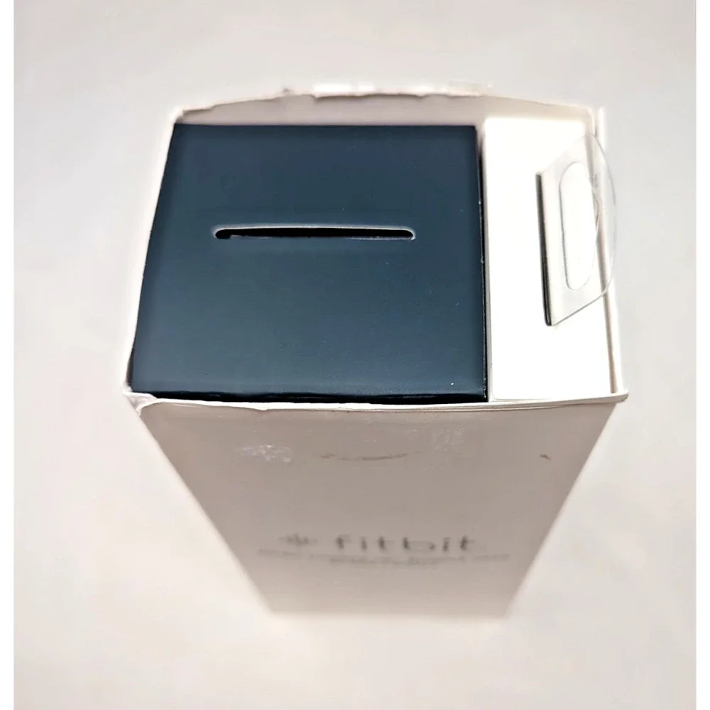Fitbit Charge HR Bundle Pack Wireless Activity Wristband - Black Size Small New